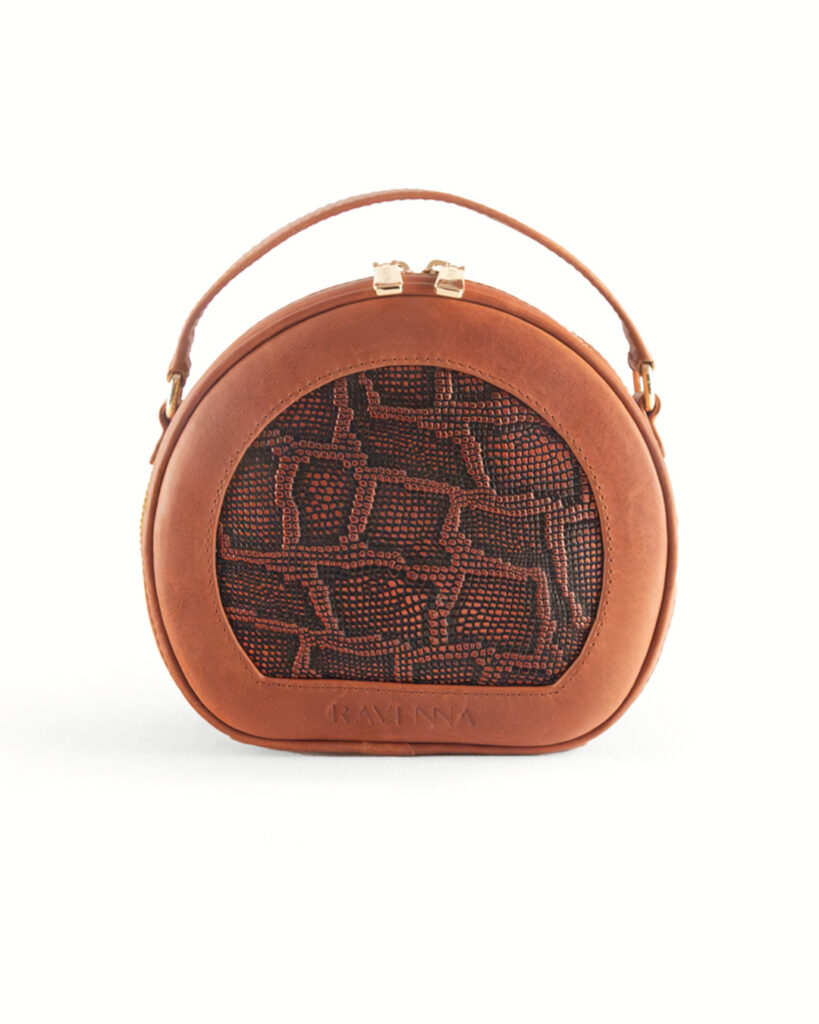 Bolso de piel color terracota elegante para ejecutivas